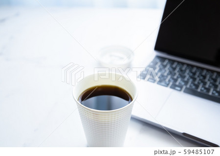 コーヒー、パソコン、仕事、ノマド、在宅、ビジネス コーヒー、パソコン、仕事、ノマド、在宅、ビジネス 59485107