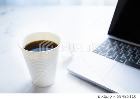 コーヒー、パソコン、仕事、ノマド、在宅、ビジネス コーヒー、パソコン、仕事、ノマド、在宅、ビジネス 59485110