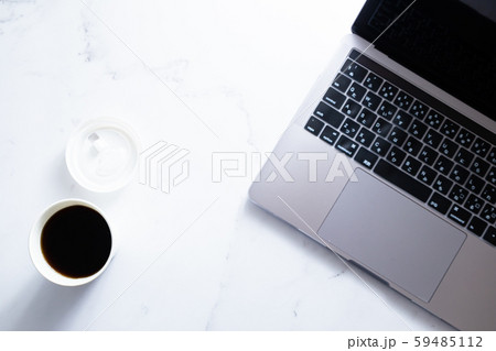 コーヒー、パソコン、仕事、ノマド、在宅、ビジネス コーヒー、パソコン、仕事、ノマド、在宅、ビジネス 59485112