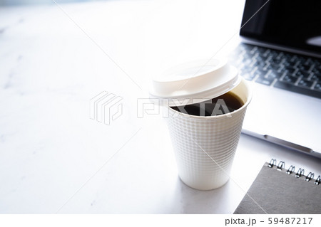 コーヒー、パソコン、仕事、ノマド、在宅、ビジネス コーヒー、パソコン、仕事、ノマド、在宅、ビジネス 59487217