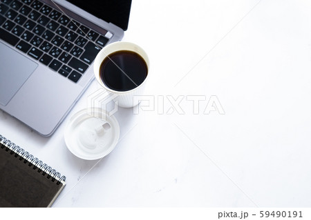 コーヒー、パソコン、仕事、ノマド、在宅、ビジネス コーヒー、パソコン、仕事、ノマド、在宅、ビジネス 59490191