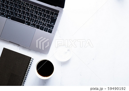 コーヒー、パソコン、仕事、ノマド、在宅、ビジネス コーヒー、パソコン、仕事、ノマド、在宅、ビジネス 59490192