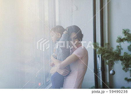 young mother and daughter 59490236