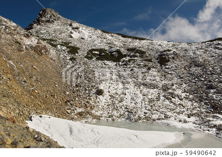 初冬の白山 千蛇ヶ池と御前峰 初冬の白山 千蛇ヶ池と御前峰 59490642