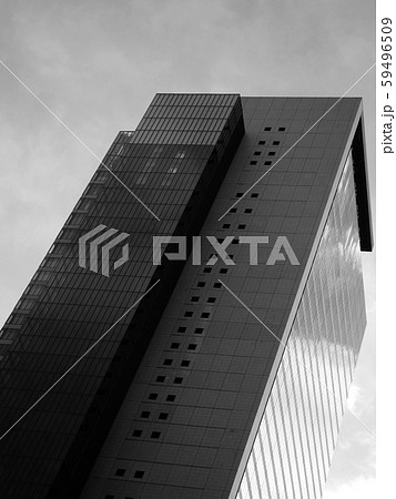 モノクロ　都市風景　都市　ビル群　町中　（2019年11月登録）　最大サイズ：M 59496509