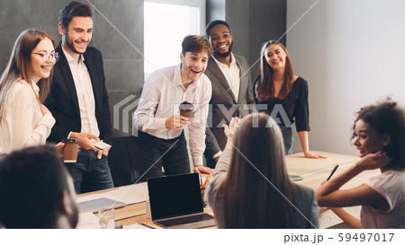Corporate business people enjoying coffee break at meeting 59497017
