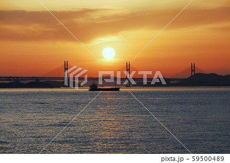 瀬戸大橋に沈む夕陽 瀬戸大橋に沈む夕陽 59500489