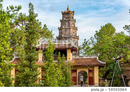 霊姥寺塔門とトゥニャン塔 ベトナムフエ 59503064