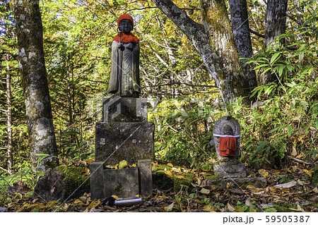 (長野県)旧飛騨街道・地蔵峠のお地蔵さん (長野県)旧飛騨街道・地蔵峠のお地蔵さん 59505387