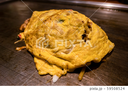 大阪 ねぎ焼き やまもと オムそば大 太麺 鉄板 横の写真素材 59508524 Pixta