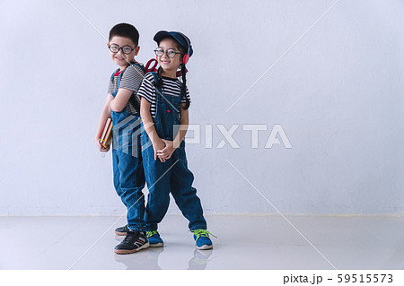 Cheerful brother and sister wear eyeglasses 59515573
