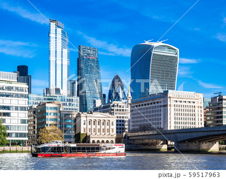 イギリス　テムズ川とシティ・オブ・ロンドンの高層ビル 59517963