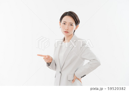 キャリア女性　ビジネス　白背景ポートレート　人物 59520382