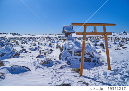 冬の長野県 蓼科山の山頂にある蓼科神社奥社 冬の長野県 蓼科山の山頂にある蓼科神社奥社 59521217