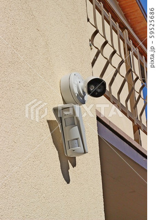 Anti-theft system with alarm and video. 59525686