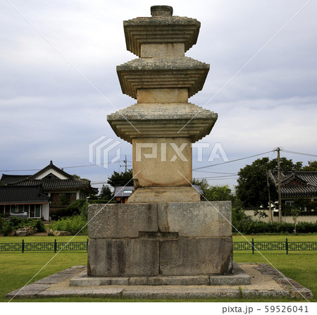 アンティーク 遺物 石塔 59526041