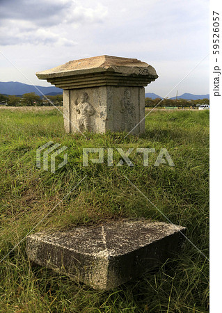 アンティーク 遺物 石塔 59526057