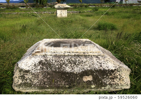 アンティーク 遺物 石塔 59526060