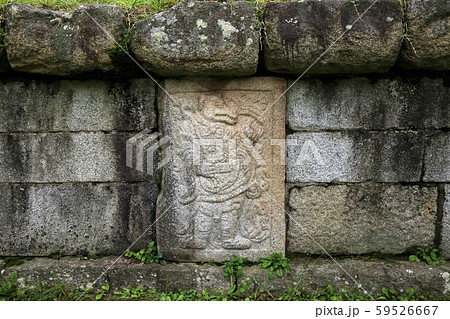 アンティーク 遺物 石塔 59526667