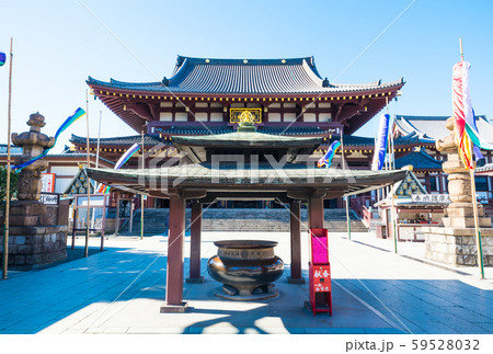 川崎大師 平間寺 献香所と大本堂 神奈川県川崎市川崎区 19年11月現在の写真素材