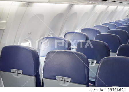 empty row of airplane seats 59528664