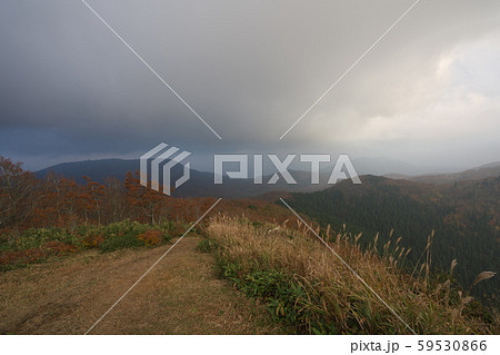 《岡山県》千軒平からの靄のかかった風景 《岡山県》千軒平からの靄のかかった風景 59530866