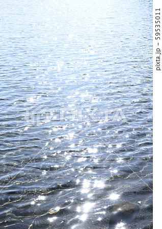 水面のきらめき 59535011