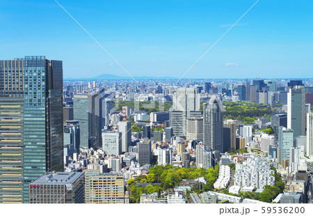 東京風景　2019　春　新緑　青空　六本木から望む皇居　大手町　方面 59536200