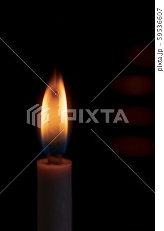 和ろうそくの炎　a 59536607
