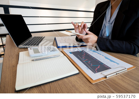 Business women are planning business investments related to shares By analyzing and calculating the stock market for marketing profits 59537170