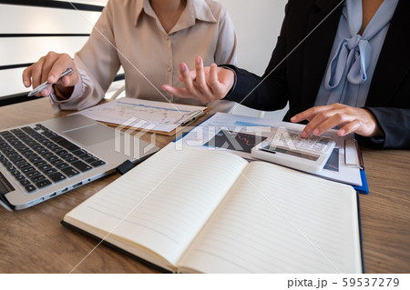 A team of business executives are planning consultations about business investments related to shares. By analyzing and calculating the stock market to find marketing profits 59537279