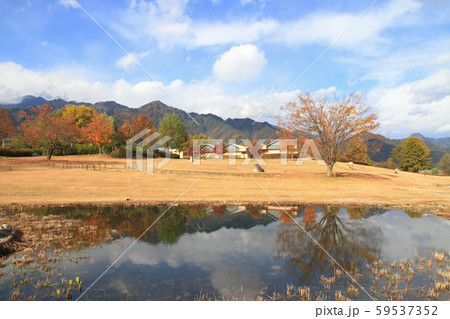 秋の安曇野ちひろ公園 59537352