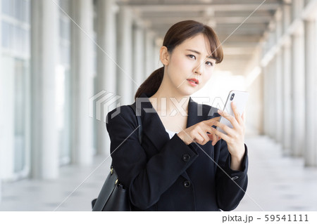 ビジネスウーマン　OL　スマホ 59541111
