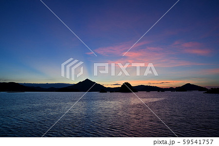 青葉山と夕日 59541757