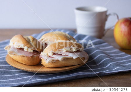 発酵バターたっぷりのジャンボンサンド 59544273