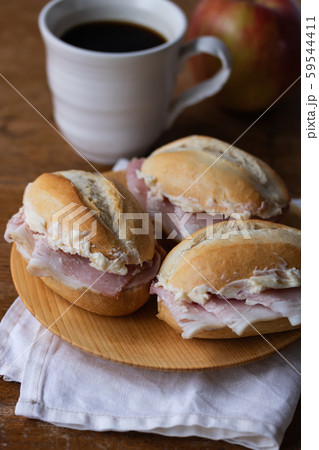 発酵バターたっぷりのジャンボンサンド 59544411