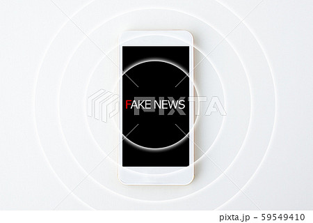 スマホでフェイクニュース 59549410