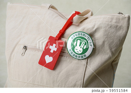 ヘルプマーク・聴覚過敏保護用シンボルマーク 使用イメージ ヘルプマーク・聴覚過敏保護用シンボルマーク 使用イメージ 59551584