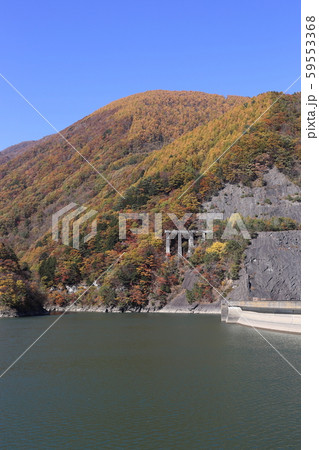 水殿ダム ダム湖の紅葉 水殿ダム ダム湖の紅葉 59553368