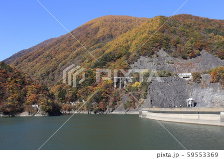 水殿ダム ダム湖の紅葉 水殿ダム ダム湖の紅葉 59553369