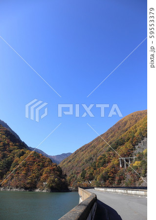 水殿ダム ダム湖の紅葉 水殿ダム ダム湖の紅葉 59553379