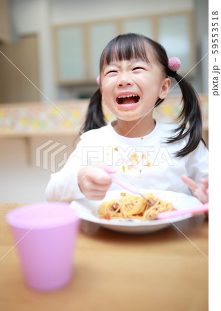 パスタ (スパゲティ ミートソース 育児 子育て 教育 食べこぼし 食べ散らかし 幼児 園児 子供) パスタ (スパゲティ ミートソース 育児 子育て 教育 食べこぼし 食べ散らかし 幼児 園児 子供) 59553518