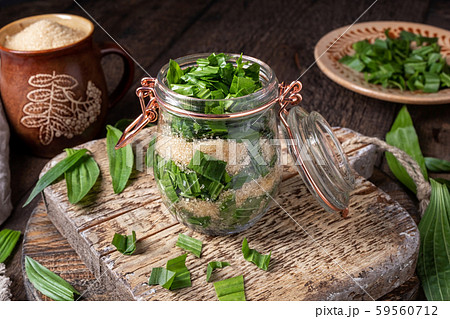 Preparation of ribwort plantain syrup against cough 59560712
