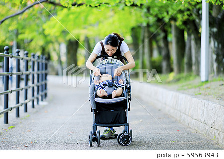 ベビーカー・女性 ベビーカー・女性 59563943
