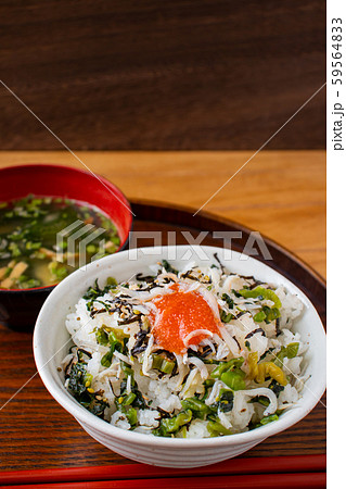 しらすご飯とお味噌汁の写真素材 しらすご飯とお味噌汁の写真素材