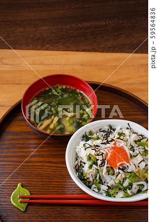 しらすご飯とお味噌汁の写真素材