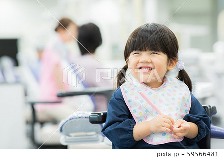 歯医者に通う子ども 59566481