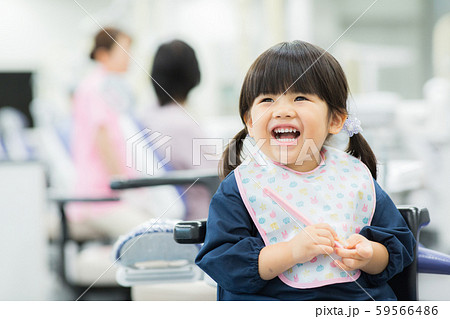 歯医者に通う子ども 59566486