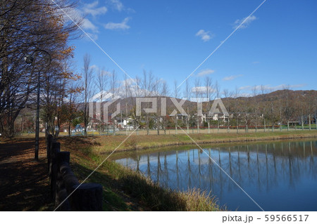 秋の軽井沢の矢ケ崎公園 59566517