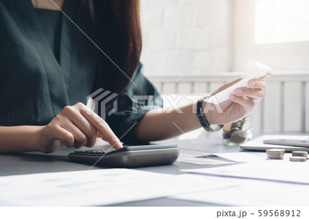 Accountant or banker calculate the cash bill. 59568912